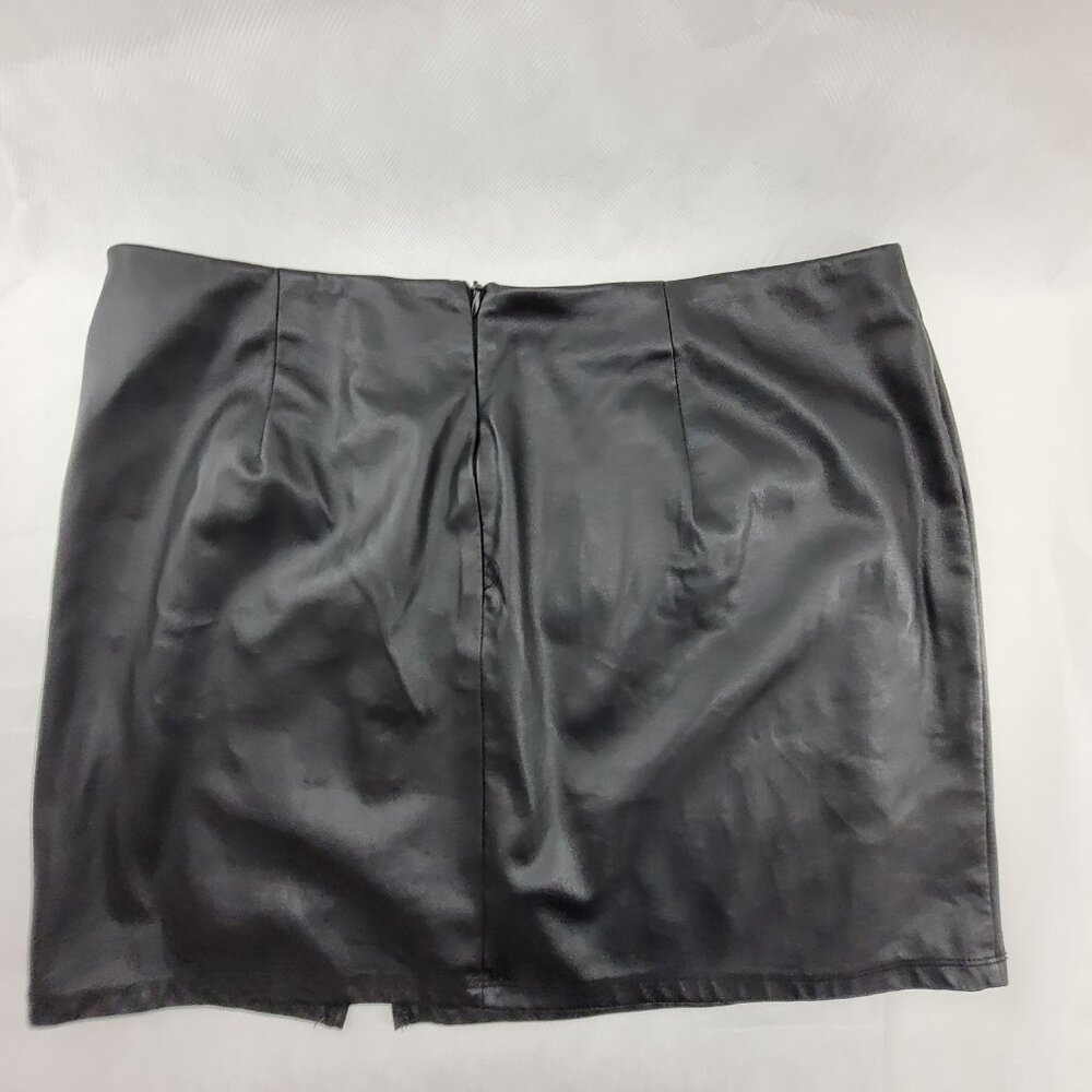 Madden NYC Skirt Womens XL Black Faux Leather Mini Zipper